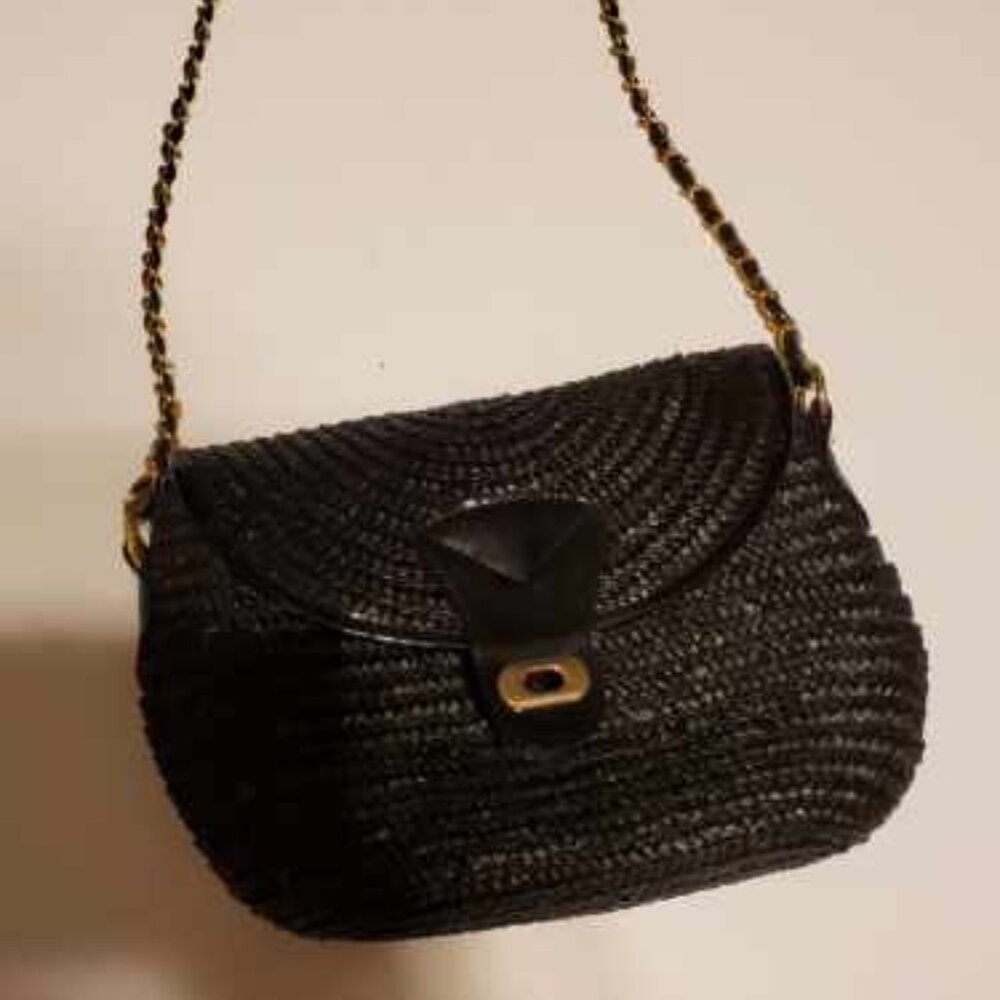 Vintage Woven Straw Purse with Gold/Black Chain Strap - Very Stylish